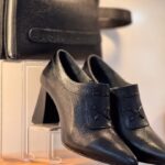 نمای بالا و جلوی کفش چرمی پاشنه‌دار زنانه – طراحی شیک و مجلسی